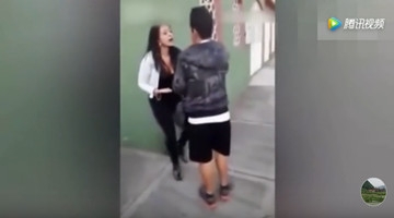 抢劫不成遭羞辱 男匪遇女汉子反被脱得一丝不挂