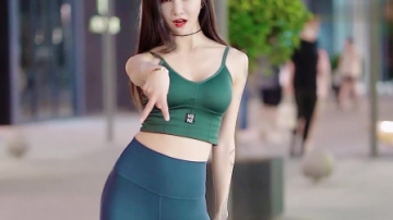 网红时尚街拍，第一个小姐姐跳得真带劲，诱惑值满分！
