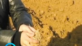 山东潍坊现麻刚沙所建居民楼 用材可捏碎