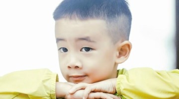 应采儿晒照调侃Jasper 小小春望向窗外若有所思