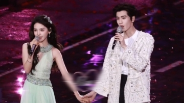 湖南跨年彩排 张凌赫章若楠牵手唱《我落泪情绪零碎》