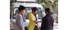 【拍客】云南嚣张小三当街狂扇原配数十耳光 被警察带走