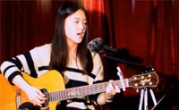 美女吉他弹唱《早春的树》