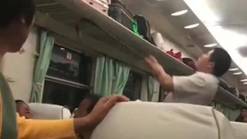 火车上的牛人，大叔的这波操作真的是太秀了，不服都不行啊！