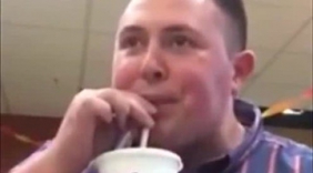 牛人用麦当劳的饮料杯和吸管玩出了酒吧打碟的赶脚