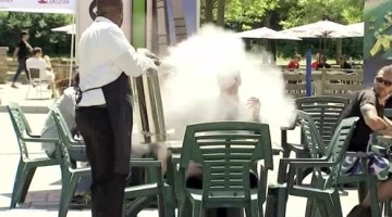 恶搞路人之公共场所禁止吸烟