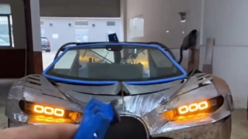 高手在民间：小伙竟然自己制作了一个纯手工的跑车，看着好帅啊，想跟他学一学这技术！