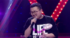 沧桑感十足 吴明轩深情演绎《她》