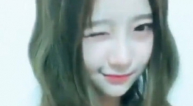 美女自拍小段子，搞怪表情俏皮可爱