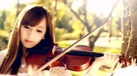 飘渺女声前奏，越听越伤心