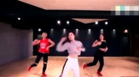 美女舞团翻跳权志龙《Bullshit》舞蹈，这舞蹈太帅气了！