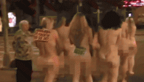 俄罗斯警方扫黄现场 妓女嫖客全部裸身