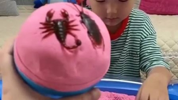 童年趣味：家有萌娃做个棒棒糖吓唬宝宝。