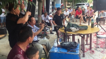 实拍河南南阳市农村白事，唢呐声声 锣鼓喧天，非常精彩热闹！