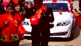 结婚恶搞公婆趣事