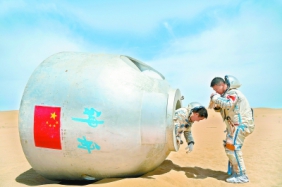 中国宇航员首次沙漠求生训练曝光 场面震撼如“荒野求生”