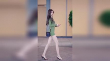 街拍：这才叫腿，看看我的，充其量是代步工具
