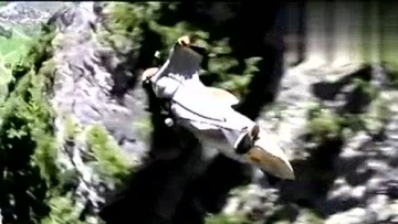 国外牛人绝活惊呆你！带轮椅倒立俯卧撑