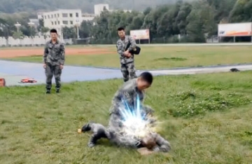 【拍客】Duang！解放军威武霸气神级酷炫格斗《军魂》！