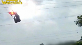 女兵跳伞撞高压线爆炸