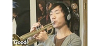 【拍客】牛人多种乐器演奏《Feel Good》