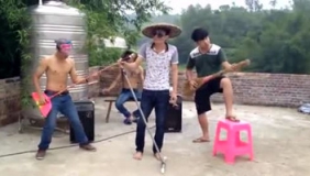 恶搞音乐：歌手在民间！