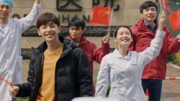 《在一起》集结150位明星，邓伦演绎大连滞留小哥，10个篇章戳泪目