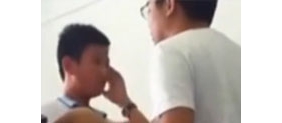 【拍客】男老师课堂狂扇男同学耳光