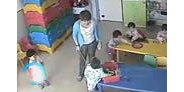 【拍客】幼儿园老师虐待孩子一脚踢飞半米
