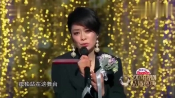 毛阿敏清唱，台下众明星给她鼓掌打拍，掌声响起来感动全场！