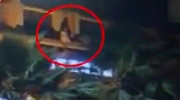 湖南一女子3楼坠下 90后实习民警徒手接人被砸晕