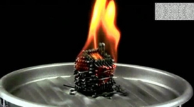 绝活：看国外牛人如何用火柴搭建小房子！