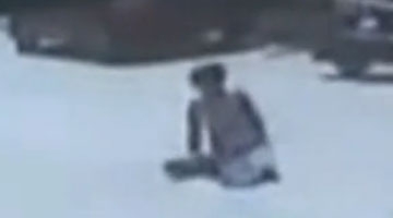 原国家一级运动员骑摩托抢包 拖行女子600米