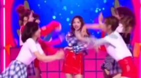 韩国美女跳的舞蹈实在太有创意了