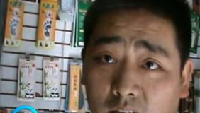 【拍客】80后大学生辞职上街擦皮鞋