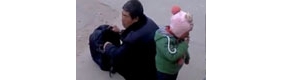 【拍客】实拍大人纵容四岁小孩抽烟现场