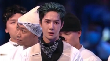 王一博舞台采访