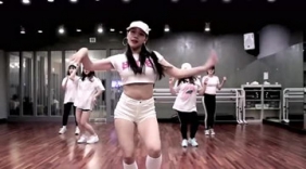 韩国美女舞蹈工作室排练视频，谁不服过来比一下