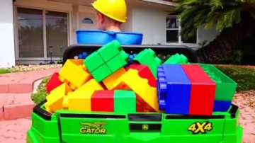 萌娃小可爱想要一辆玩具小汽车，于是请哥哥来帮忙，小家伙的造车技术真是棒棒哒！