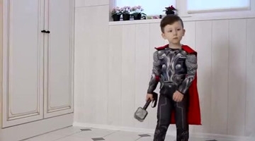 蜘蛛侠变成了僵尸和 宝宝的战斗