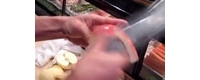 【拍客】神一样的削苹果技术！！！