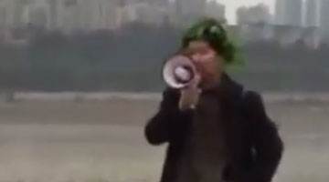 本朝人人都有领导者天赋，看这卖麻花的