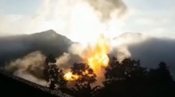 突发：川气东输天然气管道恩施段发生爆燃 火光冲天