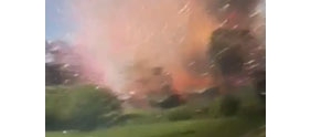 【拍客】拍摄者被炸飞50吨火药的烟花厂爆炸之后