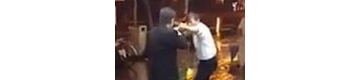 【拍客】实拍俩文艺伯伯来打架 如跳交谊舞