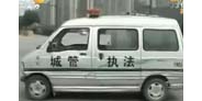 【拍客】西安城管执法车高速逆行碾碎摩托车