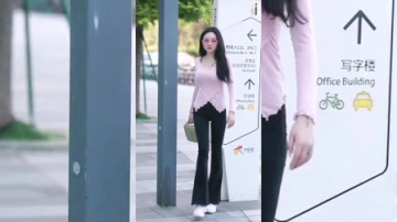 街拍美女：身材这么好的小姐姐，应该是25岁以上男生喜欢的吧？