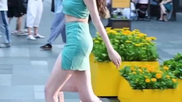街拍美女，这是什么神仙颜值？第一眼就爱上了！