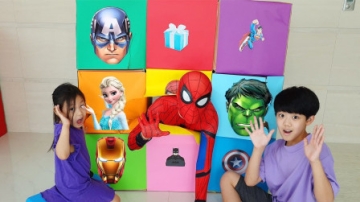 超奇妙，萌娃小萝莉和小正太怎么打开神奇箱子？谁变成蜘蛛侠了？儿童启蒙益智早教亲子游戏玩具故事