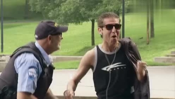 老外街头恶搞+手铐情缘